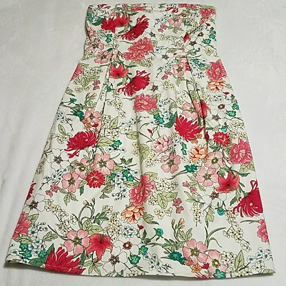 NEW! ADORABLE Strapless Floral Dress